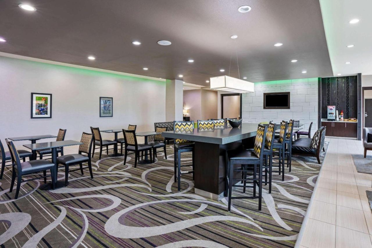 La Quinta By Wyndham College Station South Hotel Exterior photo
