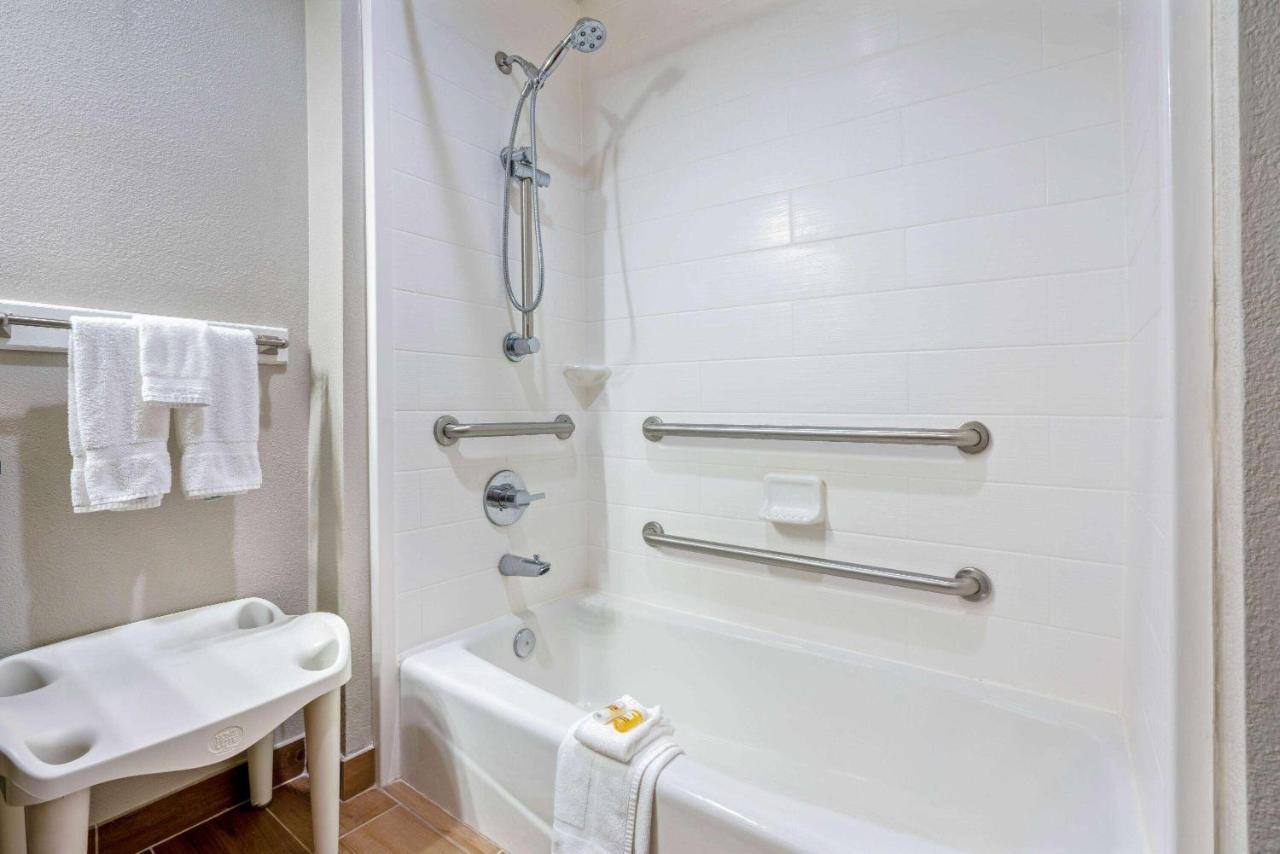 La Quinta By Wyndham College Station South Hotel Exterior photo